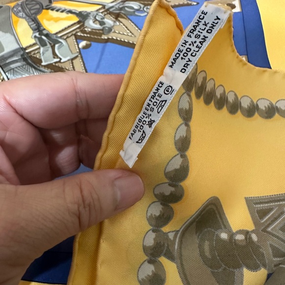 HERMES❤️ "CUILLERS D’ AFRIQUE" SILK SCARF HAND-ROLLED EDGES COMES W/ BOX⭐️ - Picture 6 of 6